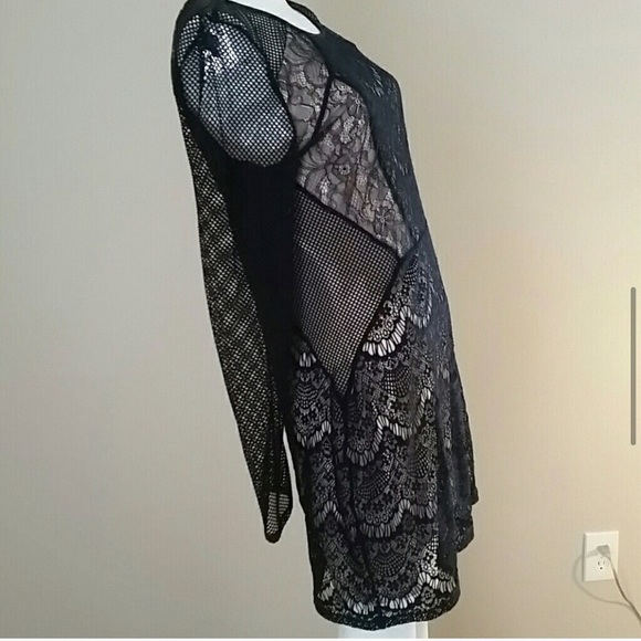 Express fishnet & lace sheath dress - Picture 2 of 6